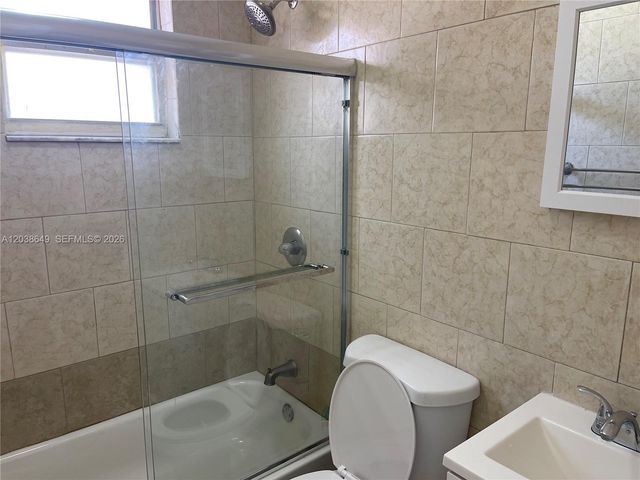 1043 NW 2nd St 14, Miami, FL 33128