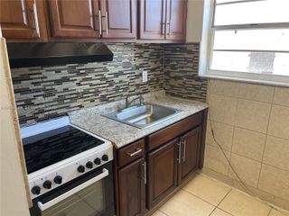 1043 NW 2nd St 14, Miami, FL 33128