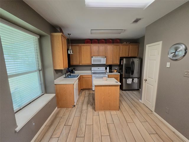 610 Juniper Drive, Arlington, TX 76018