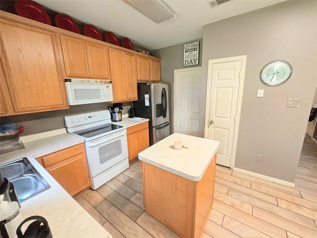 610 Juniper Drive, Arlington, TX 76018