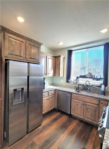 212 N Mc Gee Street, Tonganoxie, KS 66086