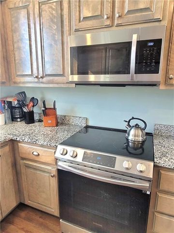 212 N Mc Gee Street, Tonganoxie, KS 66086