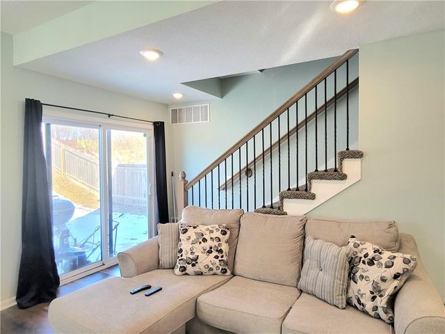 212 N Mc Gee Street, Tonganoxie, KS 66086