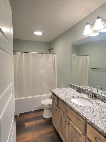 212 N Mc Gee Street, Tonganoxie, KS 66086