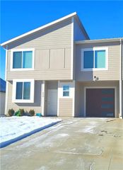 212 N Mc Gee Street, Tonganoxie, KS 66086