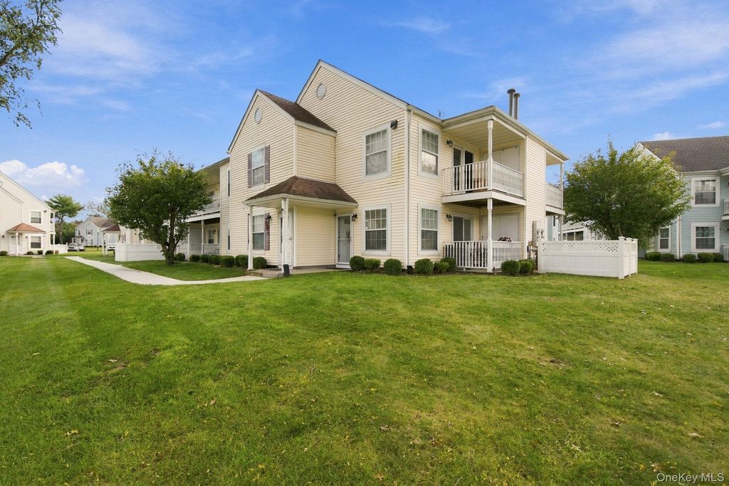 100 Fairview Circle, Middle Island, NY 11953 — exterior