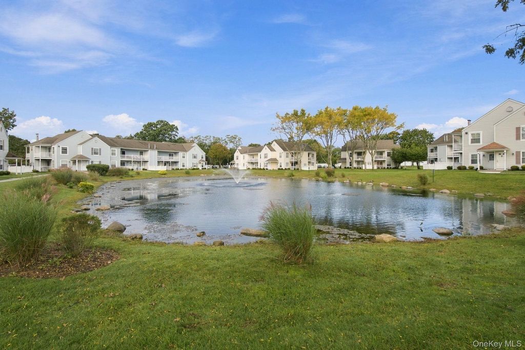 100 Fairview Circle, Middle Island, NY 11953 — photo 4