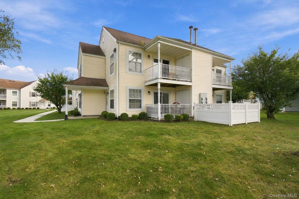 100 Fairview Circle, Middle Island, NY 11953 — photo 5