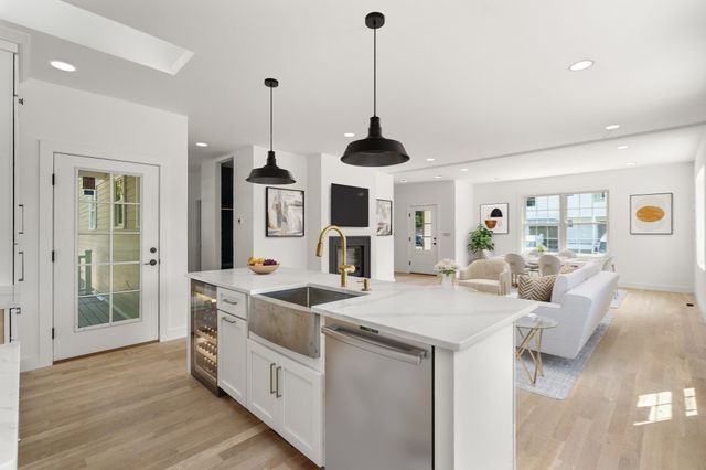 6 Kinsale Lane, Boston, MA 02136