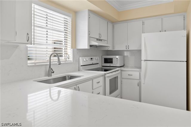 5 High Point CIR W 104, Naples, FL 34103