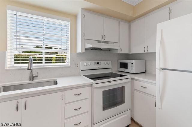 5 High Point CIR W 104, Naples, FL 34103