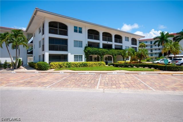 5 High Point CIR W 104, Naples, FL 34103