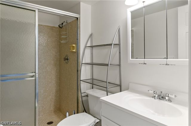 5 High Point CIR W 104, Naples, FL 34103