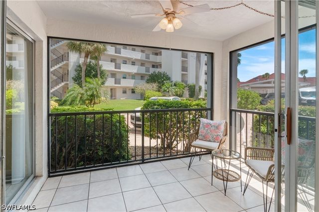 5 High Point CIR W 104, Naples, FL 34103
