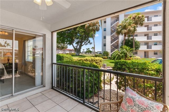 5 High Point CIR W 104, Naples, FL 34103