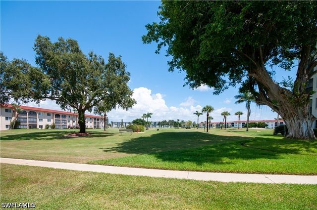 5 High Point CIR W 104, Naples, FL 34103