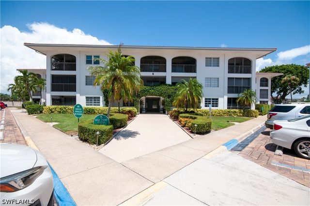 5 High Point CIR W 104, Naples, FL 34103