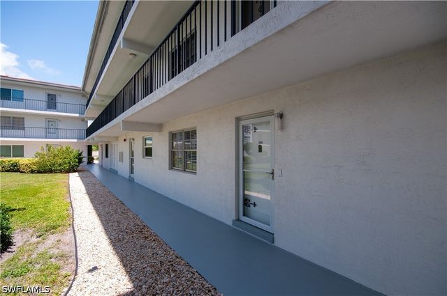 5 High Point CIR W 104, Naples, FL 34103