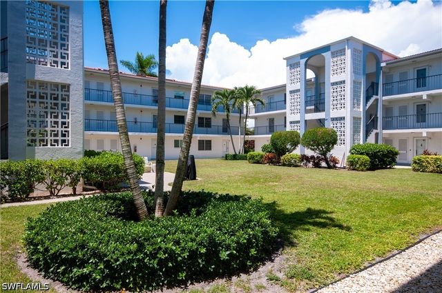 5 High Point CIR W 104, Naples, FL 34103