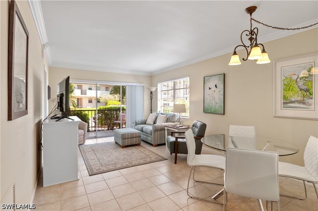 5 High Point CIR W 104, Naples, FL 34103