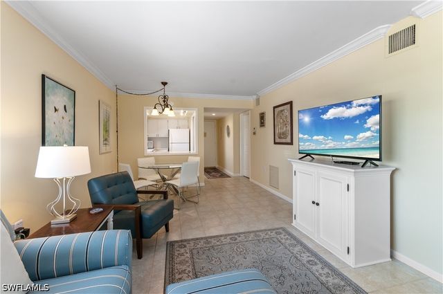 5 High Point CIR W 104, Naples, FL 34103