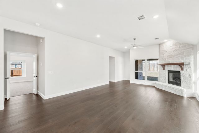 169 Creekside Drive, Sanger, TX 76266