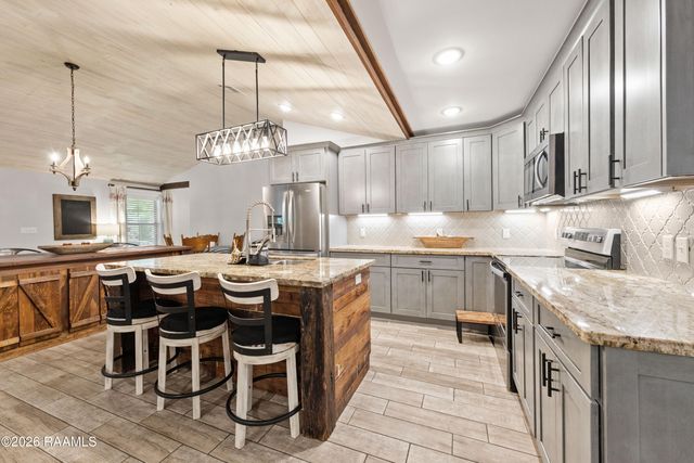 102 Beechwood Drive, Lafayette, LA 70503