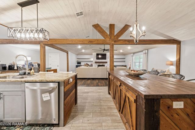 102 Beechwood Drive, Lafayette, LA 70503