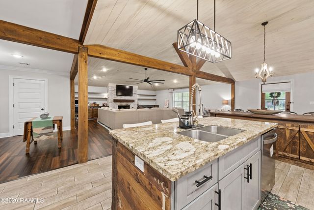 102 Beechwood Drive, Lafayette, LA 70503