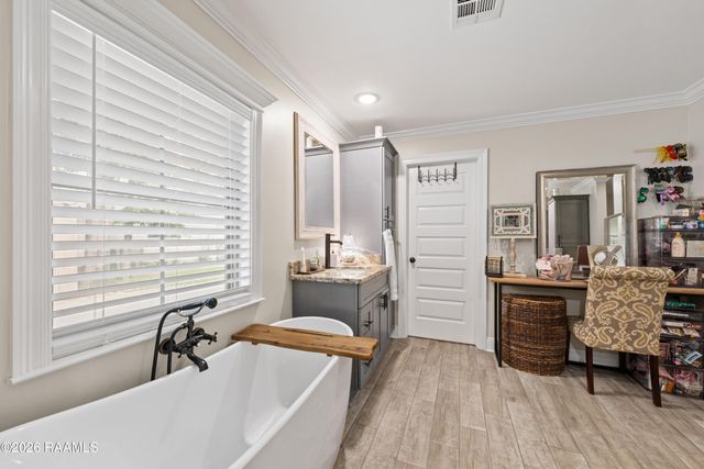 102 Beechwood Drive, Lafayette, LA 70503