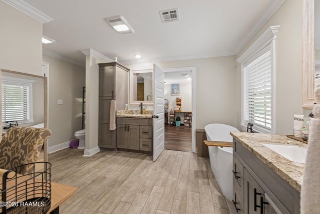 102 Beechwood Drive, Lafayette, LA 70503