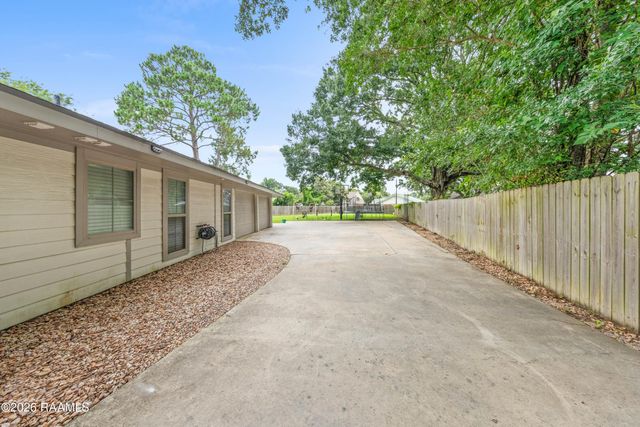 102 Beechwood Drive, Lafayette, LA 70503
