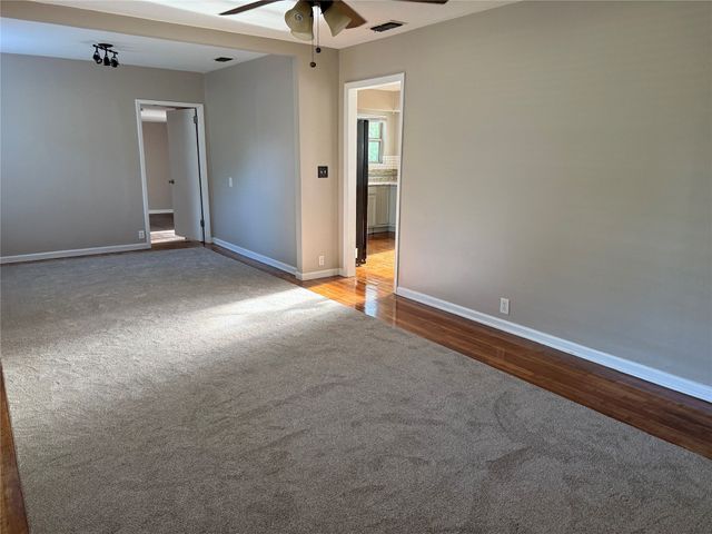 1401 S Oak Street, Arlington, TX 76010