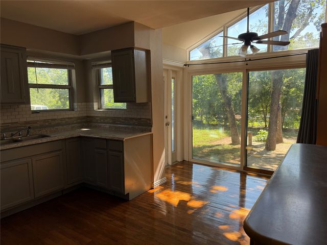 1401 S Oak Street, Arlington, TX 76010
