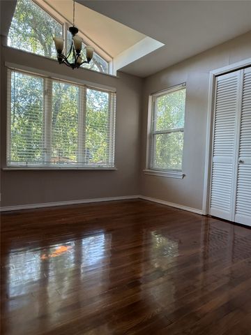 1401 S Oak Street, Arlington, TX 76010