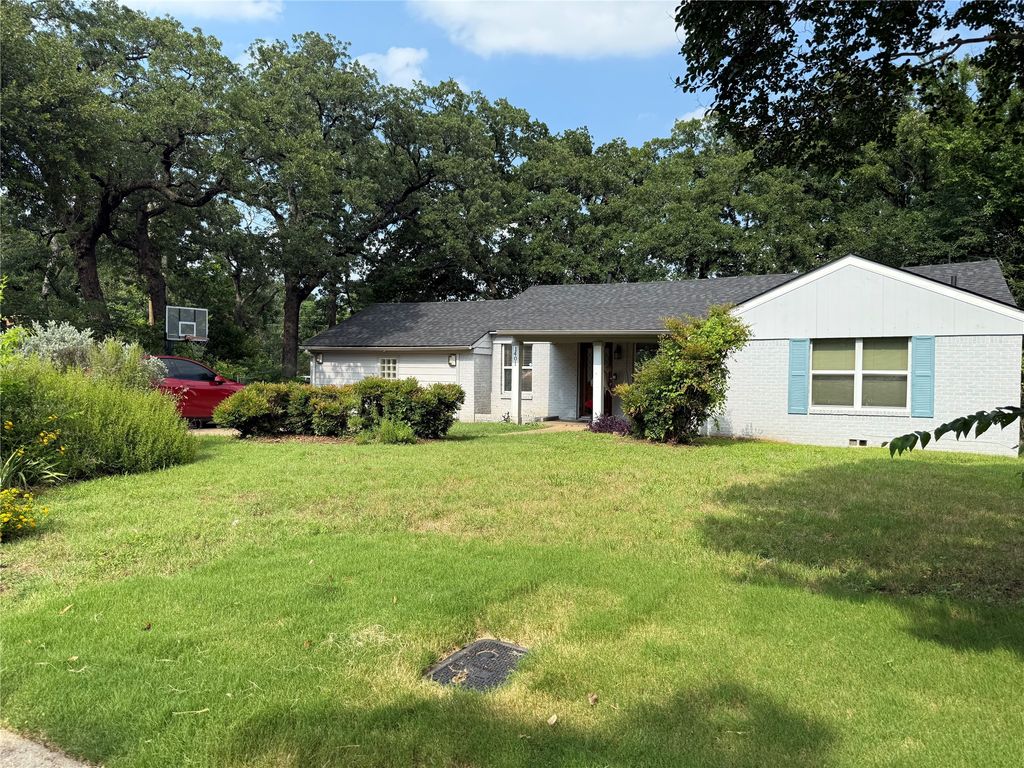 1401 S Oak Street, Arlington, TX 76010
