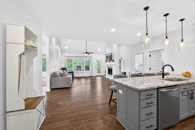 14 Bradford Drive, Bella Vista, AR 72715