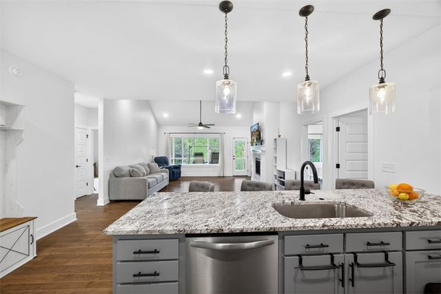 14 Bradford Drive, Bella Vista, AR 72715