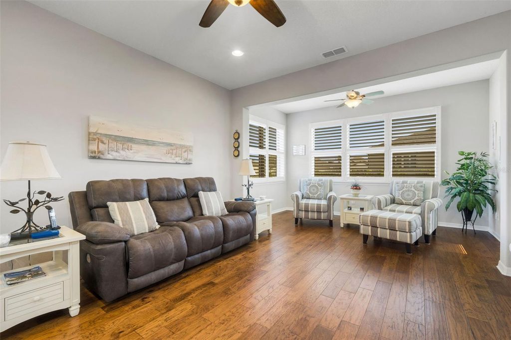 Image 8 of property listing at 349 TOLDEDO ROAD, Davenport, FL 33837