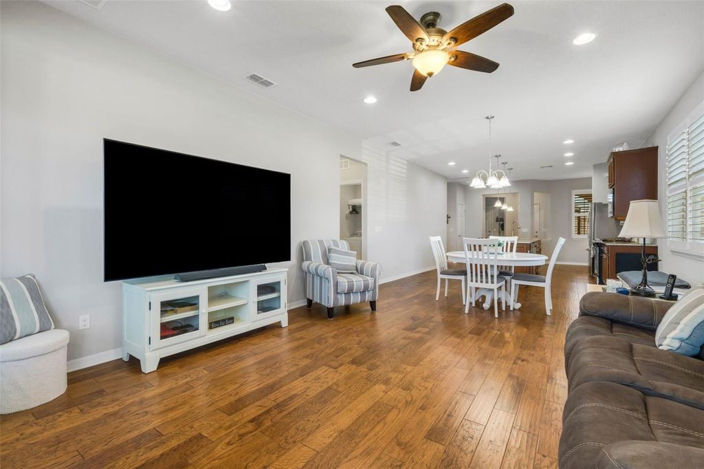 Image 9 of property listing at 349 TOLDEDO ROAD, Davenport, FL 33837