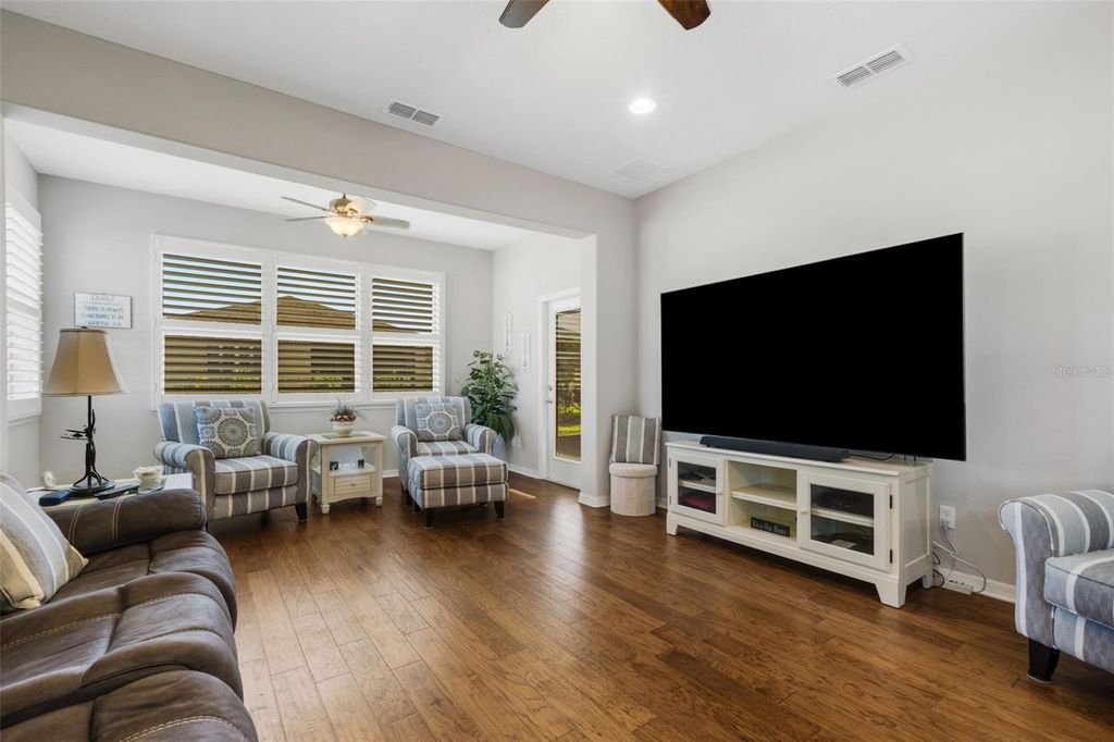 Image 10 of property listing at 349 TOLDEDO ROAD, Davenport, FL 33837