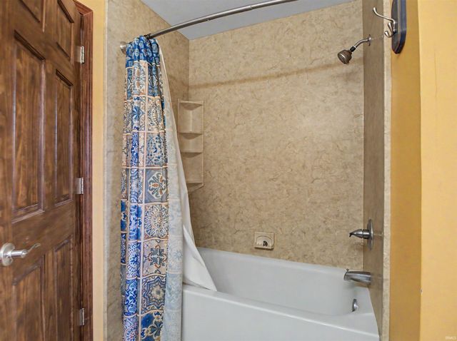 2577 Juanita Avenue, Wadesville, IN 47638