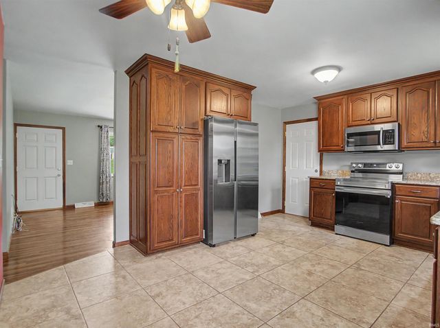 2577 Juanita Avenue, Wadesville, IN 47638
