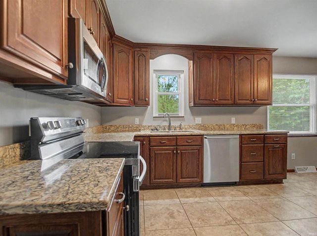 2577 Juanita Avenue, Wadesville, IN 47638