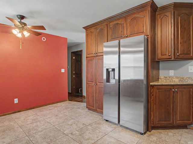 2577 Juanita Avenue, Wadesville, IN 47638