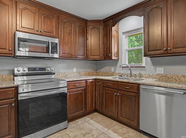 2577 Juanita Avenue, Wadesville, IN 47638