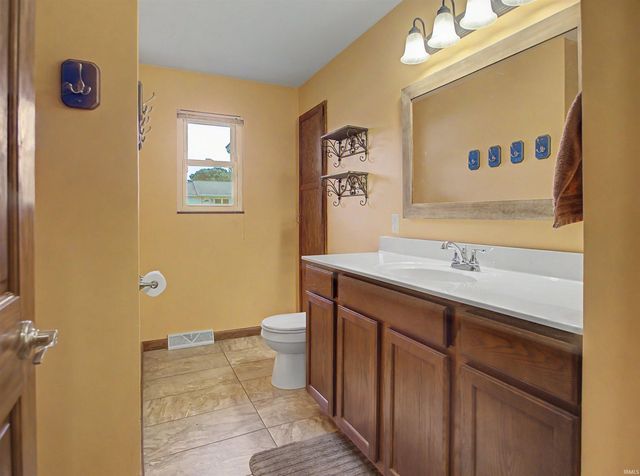 2577 Juanita Avenue, Wadesville, IN 47638