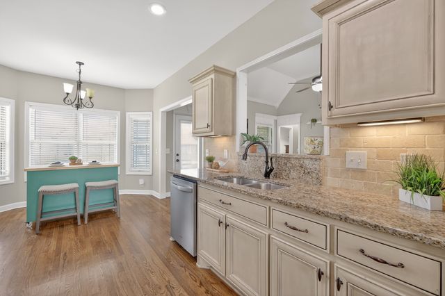 232 Waldron View Dr, Murfreesboro, TN 37130