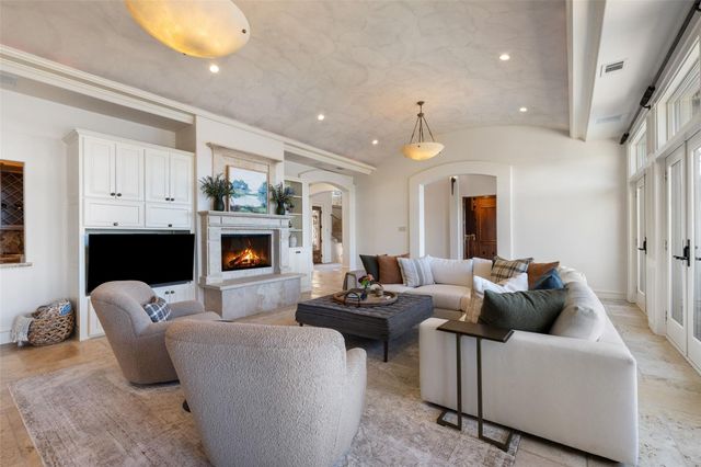 5 Water Front Ave, Lakeway, TX 78734