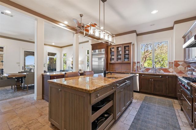 5 Water Front Ave, Lakeway, TX 78734